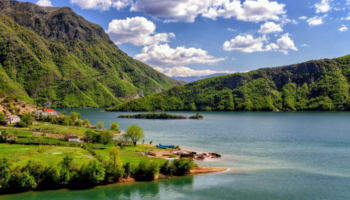 Media amerikane “Quartz”: Shqipëria, destinacioni evropian ku cilësia tejkalon çmimin