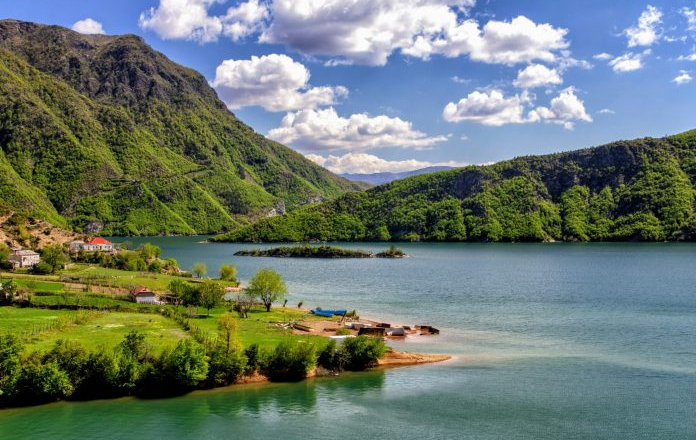 Media amerikane “Quartz”: Shqipëria, destinacioni evropian ku cilësia tejkalon çmimin
