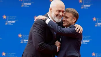 Mes kaosit të protestës, Rama udhëton për në Paris, pritet takim me Macron