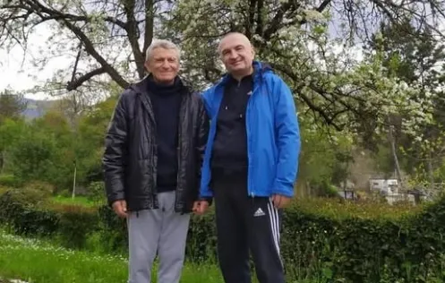 Meta reagon për vdekjen e të atit: Lajm i trishtë për familjen tonë. Ceremonia mortore, në vendlindjen e tij