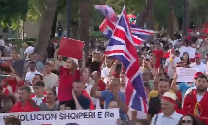 Mijëra qytetarë kërkojnë largimin e Ramës/ Me flamuj amerikanë e britanikë, diaspora sërish pjesë e protestës së sotme
