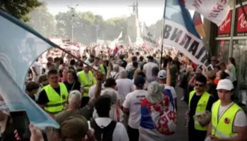 Mijëra serbë protestë kundër Vuçiç