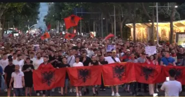 Mijëra të rinj ndriçojnë ‘Qytetin Studenti’: Bashkohuni me ne! Poshtë patronazhistët