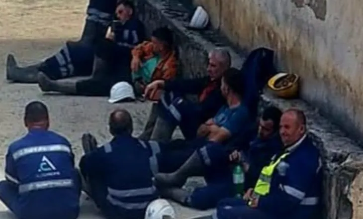 Minatorët e Bulqizës vijojnë bojkotin e punës/ Kërkojnë rritje pagash, përmirësim të kushteve të punës dhe më…