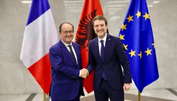 Ministri Hoxha takon ish-Presidentin francez: Franca rol thelbësor në përcaktimin e së ardhmes evropiane