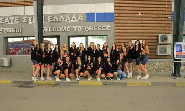 Miss Shqipëria drejt finales, turi i vajzave të spektaklit të bukurisë ndalet në Kastoria të Greqisë