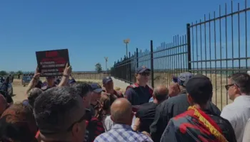 Momente tensioni në Rrjoll, qytetarët përplasen me policinë