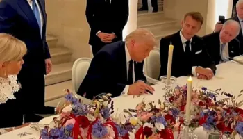 Momenti historik! Trump nënshkruan marrëveshjen SHBA-Iran në Pallatin e Versajës