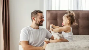 Mos e shmangni ‘bisedën e foshnjës’: Ekspertët thonë se kjo teknikë i ndihmon fëmijët të mësojnë gjuhën