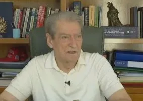 “Mos stampo flamingo në bluzë, por Ballukun e Agaçin”/ Berisha thirrje Ramës: Jep dorëheqjen, protesta e gjeti të…