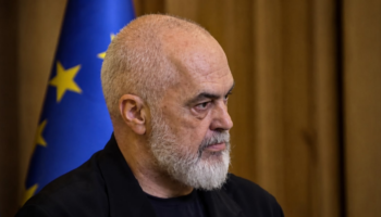 “Mos u dorëhiq, këta s’janë alternativë”, Rama ndan mesazhin e një qytetari