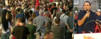 “Mos u dorëzoni deri në dorëheqjen e Ramës”/ Ish-studenti i ’90, pjesëmarrës në protestë: Vij nga Amerika, luftoni…