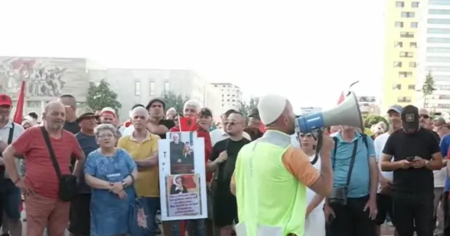 Moti i nxehtë dhe temperaturat e larta, ndryshon orari i protestës në Tiranë