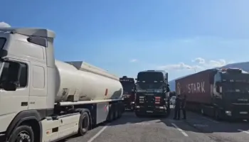 Ndalimi i lëvizjes së mjeteve të tonazhit të rëndë, radhë të gjata në Pikën Kufitare Morin–Vërmicë