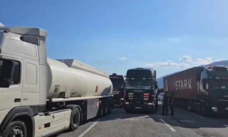 Ndalimi i lëvizjes së mjeteve të tonazhit të rëndë, radhë të gjata në Pikën Kufitare Morin–Vërmicë