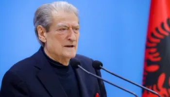 “Nderim ndaj diasporës shqiptare”/ Reagon Berisha: New York, protestë e fuqishme kundër Ramaduros