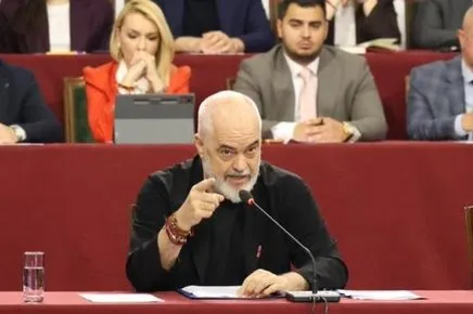 “Ndërtime vetëm te pronat private me…”/ Rama humbet ‘durimin’ dhe i bie tavolinës: Laguna nuk preket