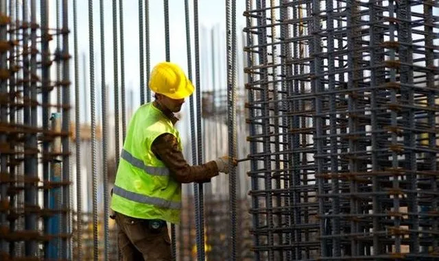 Ndërtimi po shkon drejt shtrenjtimit/ Bie çmimi i materialeve, por rritet kostoja për krahun e punës