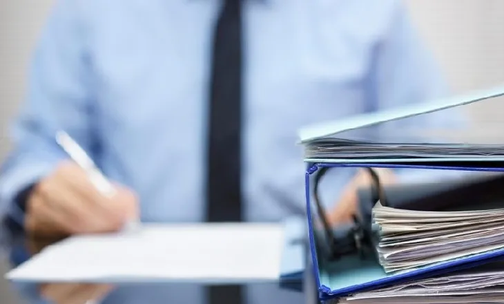 Ndryshimi i kontratave pas firmosjes, drafti i ri vendos kufizime për vlerën