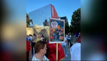 Ndryshon itinerari i protestës, qytetarët i drejtohen Kuvendit gjatë seancës plenare