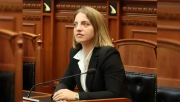 “Në kërkim” nga socialistët/ Marjana Koçeku reagon pas njoftimit të largimit nga PS dhe fikjes së telefonit