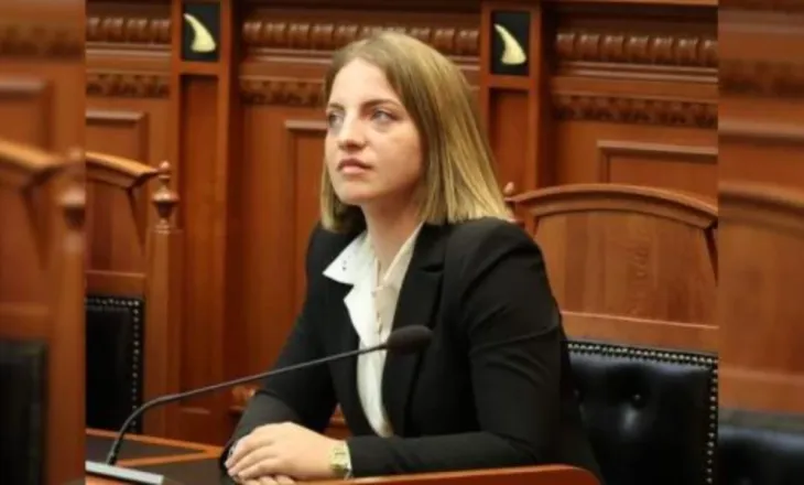 “Në kërkim” nga socialistët/ Marjana Koçeku reagon pas njoftimit të largimit nga PS dhe fikjes së telefonit