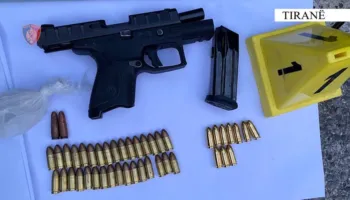 Në kërkim për plagosje, kapet në Tiranë me armë e kokainë vëllai i Fatjon Muratit