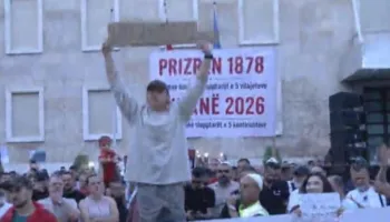 ‘Ne nuk jemi të frikësuar’/ Turisti amerikan i bashkohet protestës madhështore para Kryeministrisë