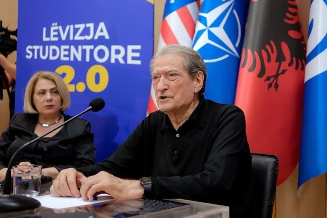 “Në qoftë se ka njeri që ka tradhtuar Shqipërinë dhe shqiptarët sa Edi Rama, nuk ka”/ Berisha: Plaçkitës i vendit