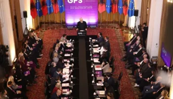Në sfond protestash dhe largimesh, Rama të shtunën mbledh Grupin e PS dhe Qeverinë