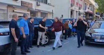 Në zbatim të masës së sigurisë “detyrim paraqitje”/ Sali Berisha mbërrin në SPAK
