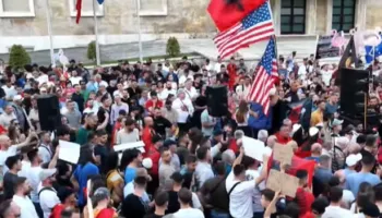 Nën moton “Atdheu nuk është në shitje”/ Protestuesit thërrasin tubim mbarëkombëtar më 10 qershor në Tiranë