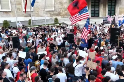 Nën moton “Atdheu nuk është në shitje”/ Protestuesit thërrasin tubim mbarëkombëtar më 10 qershor në Tiranë