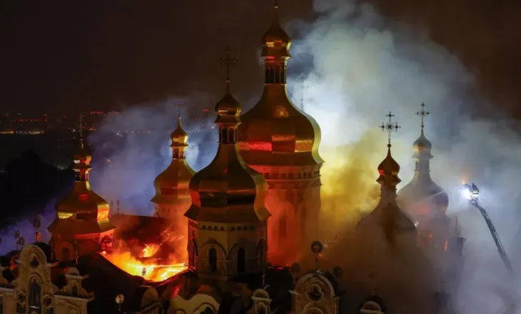 Nëntë të vdekur nga sulmet ruse në Ukrainë, dëmtohet rëndë një katedrale historike në Kiev