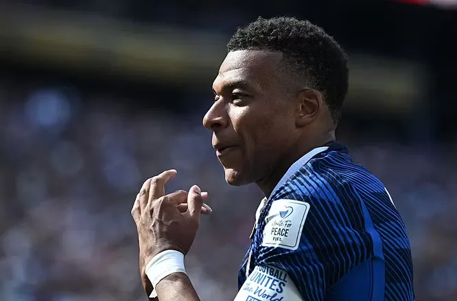 “Nëse shënoj, do të festoj duke luajtur flautin”, Mbappé e mbajti premtimin: “Luaj për të bërë histori”