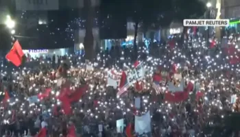 ‘Nesër më shumë që zëri jonë të mbërrijë deri në Surrel- Rama jepe dorëheqjen’ Nis marshimi protestë nëpër rrugët e Tiranës