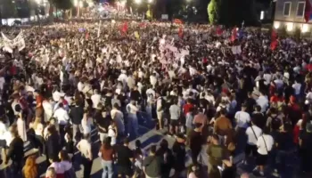 “Nesër sërish në shesh!”/ Mbyllet protesta në mbrojtje të Zvërnecit, çfarë ndodhi sot para Kryeministrisë