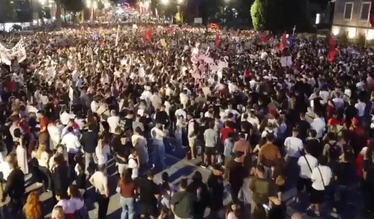 “Nesër sërish në shesh!”/ Mbyllet protesta në mbrojtje të Zvërnecit, çfarë ndodhi sot para Kryeministrisë