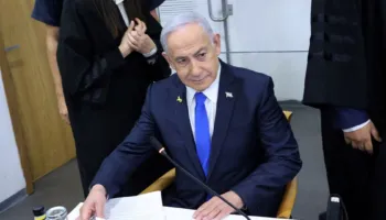 Netanyahu hedh poshtë spekulimet për tërheqje nga zgjedhjet e ardhshme, partia e tij konfirmon se do kërkojë mandatin e dytë radhazi si kryeministër