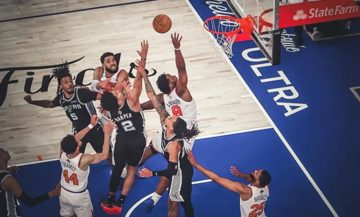 New York rikuperon disavantazhin prej 29 pikësh dhe mposht San Antonio, një fitore larg titullit