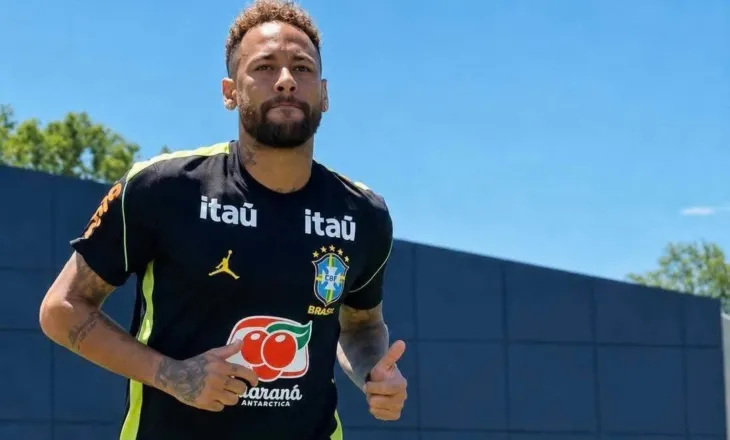 Neymar stërvitet për herë të parë në fushë pas një muaji, objektivi është të luajë në fazën eliminatore