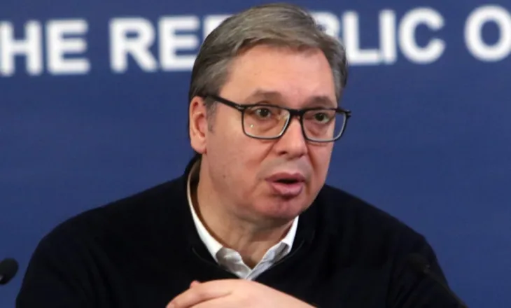 Nga kritikat ndaj SHBA-së te elozhet për Trumpin: Transformimi i Vuçiçit në një servil të rafinuar