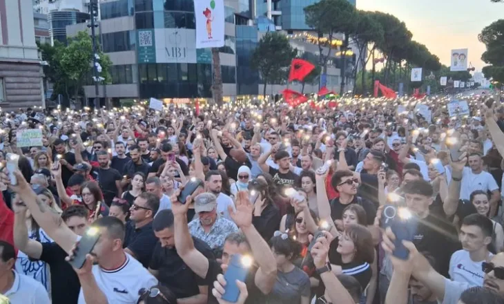 Nga Ministria e Brendshme te Kryeministria, protestuesit mbajnë ditën e dytë të protestës