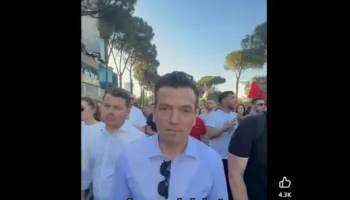 Nga ‘tapeti i kuq’ për Kushner te protesta e Zvërnecit, paradoksi politik i Agron Shehajt