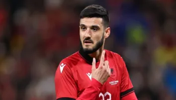 Ngec transferimi i Armando Brojës te Kaljari, dy pengesa të mëdha për firmën e sulmuesit kuqezi me skuadrën italiane