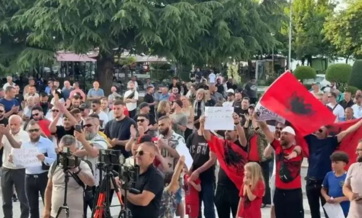 Ngrihet Pogradeci/ Protestë për të dytën herë në qytet, kërkojnë zgjidhje për shqetësimet e tyre