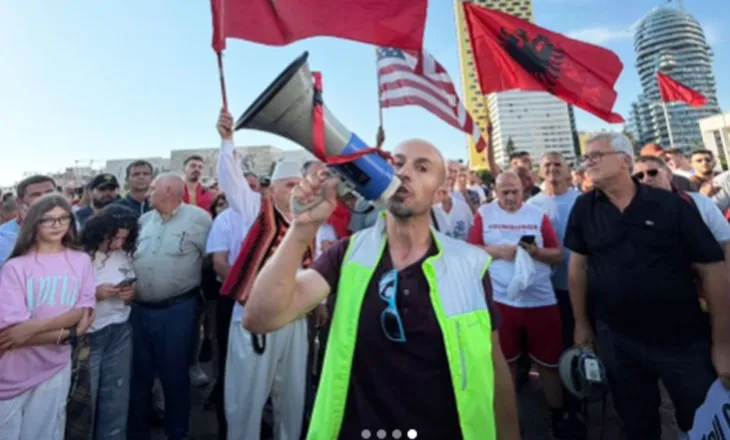 Nis grumbullimi i qytetarëve në sheshin “Skëndërbej”: Ju erdhi fundi!