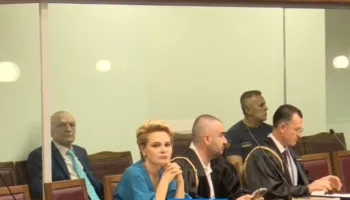 Nis në GJKKO seanca gjyqësore për Ilir Metën/ Pamje të ish-presidentit nga kafazi i qeltë (FOTO)