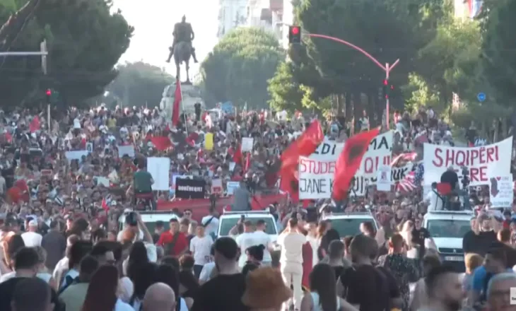Nis protesta ku kërkohet dorëheqja e Ramës/ Agjencia e madhe ‘Reuters’ vazhdon me transmetimet live