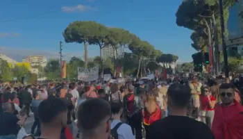 Nis protesta për Zvërnecin, qytetarët mblidhen tek sheshi “Skënderbej”, marshim drejt Kryeministrisë